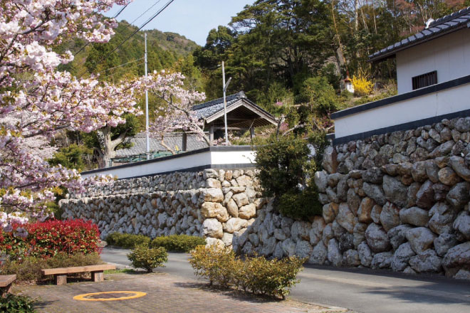 横輪の石垣（横輪町）